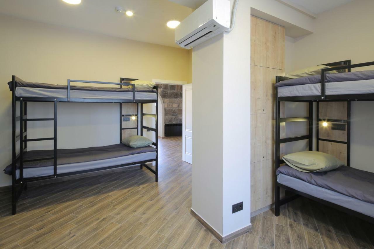 Highland Hostel Yerevan Exterior photo