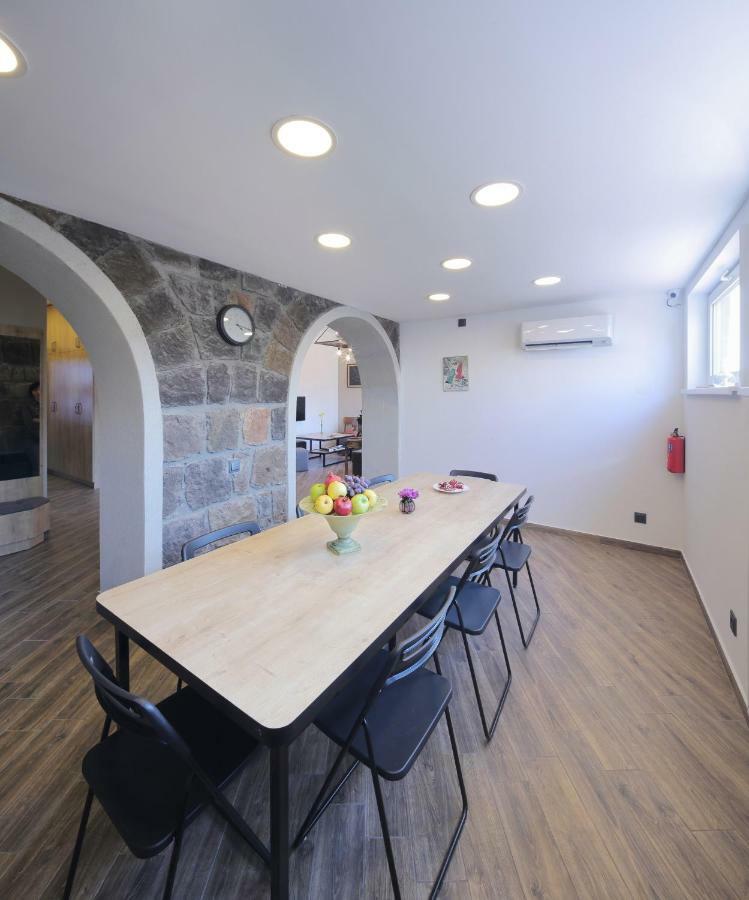Highland Hostel Yerevan Exterior photo